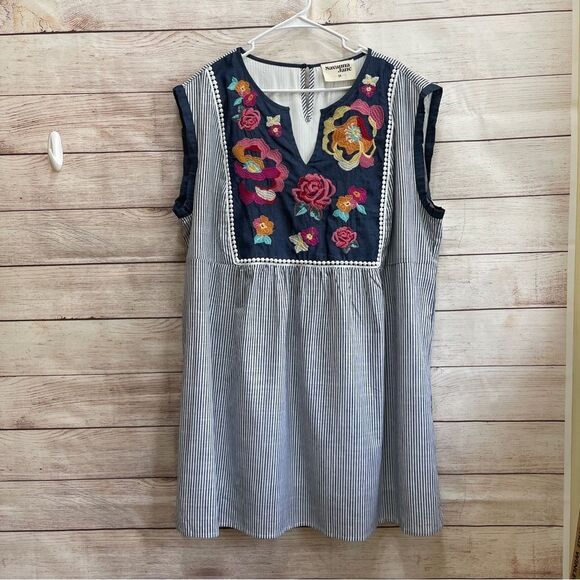SAVANNA‎ JANE EMBROIDERED TOP - Picture 1 of 7